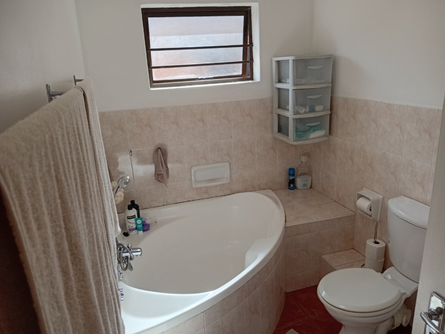 4 Bedroom Property for Sale in Gonubie Eastern Cape